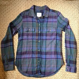 American Eagle Outfitters Classic Fit Plaid Flannel Button-Up Navy, Green XS